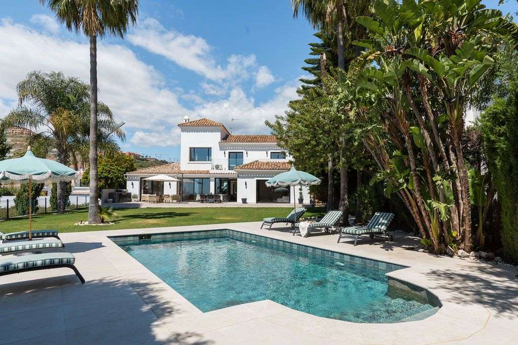 Villa with sea view in Benahavís
