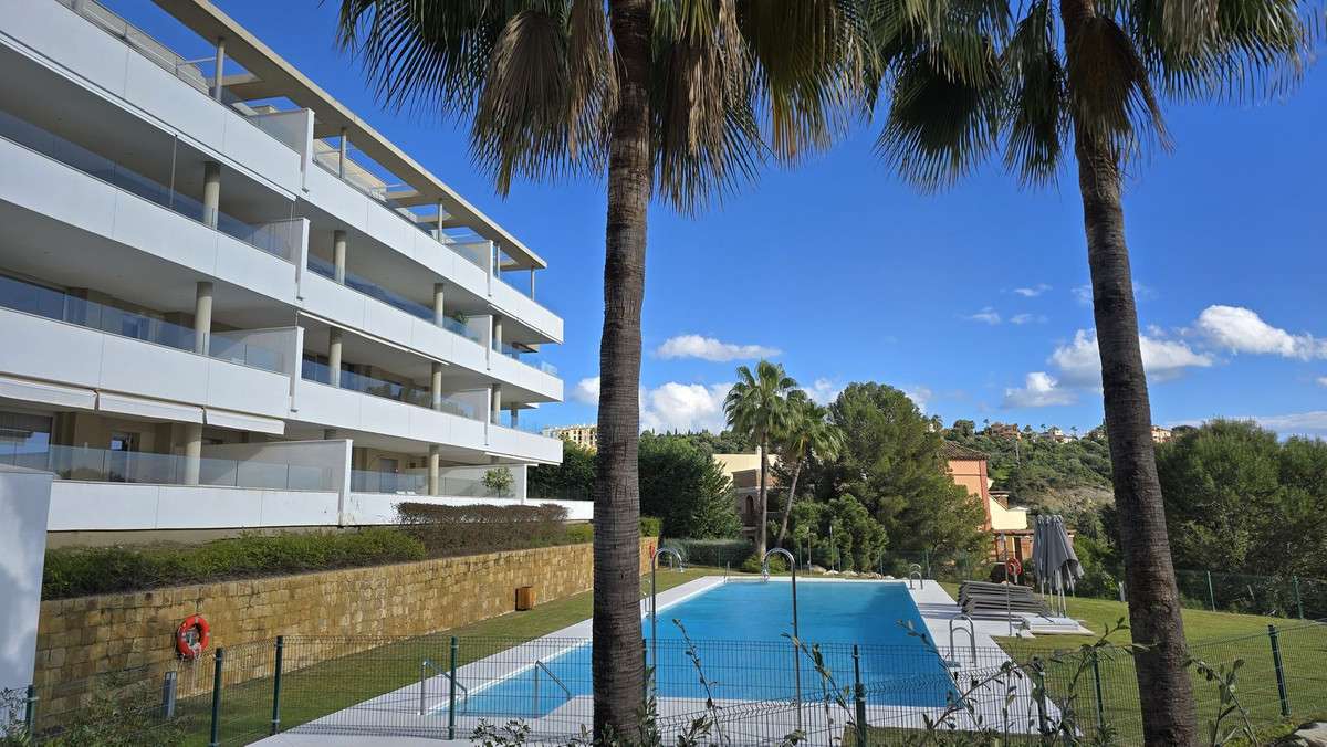 Apartamento con jardín en Benahavís