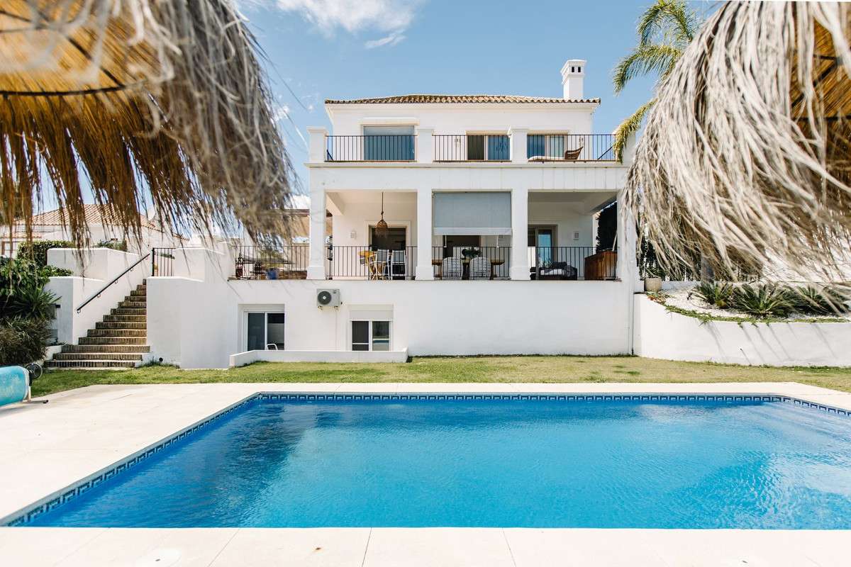 Detached Villa of 5 bedrooms