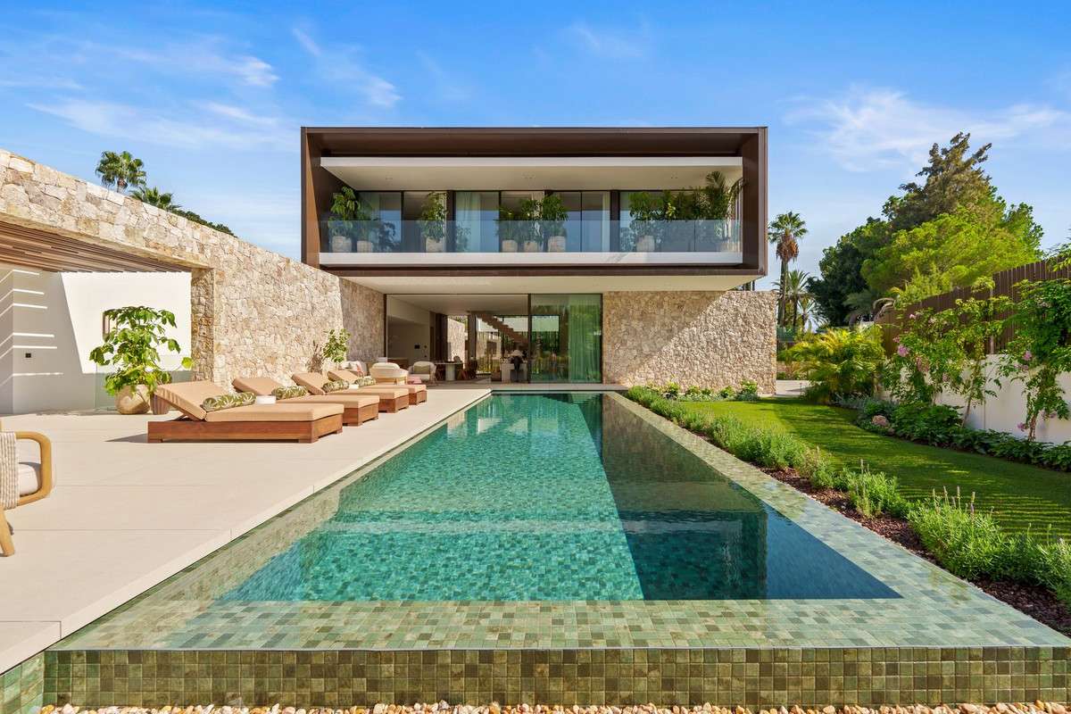 Villa with hill views in Marbella