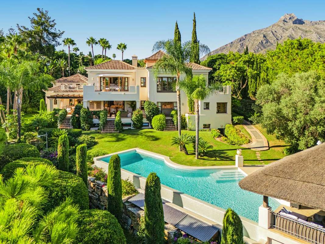 Detached Villa of 6 bedrooms