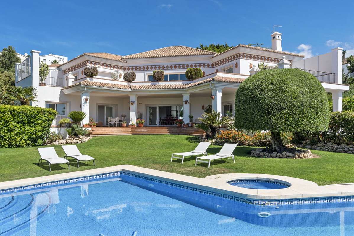 Detached Villa of 6 bedrooms