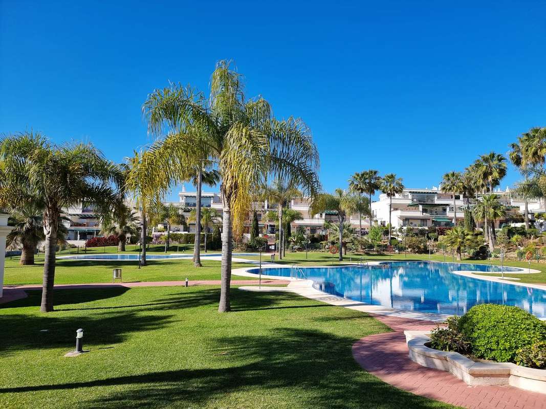 Apartment with large terrace in Marbella