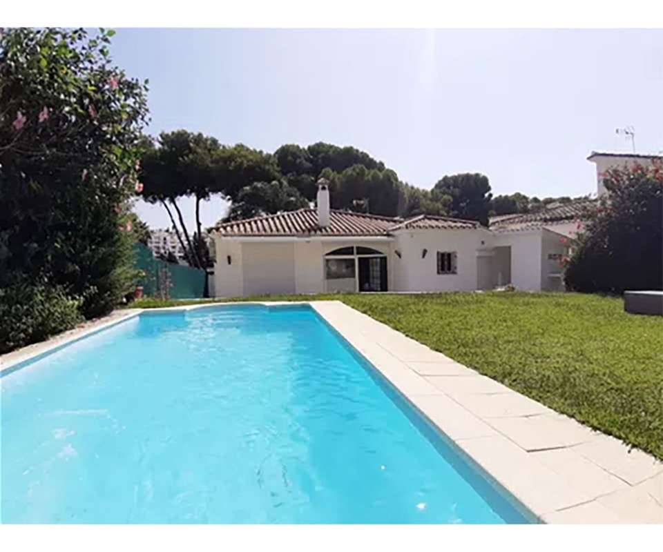 Villa by the port in Marbella