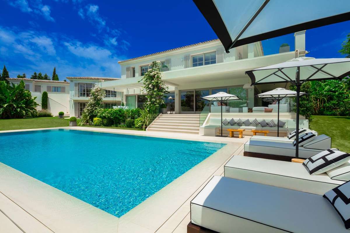 Detached Villa of 6 bedrooms