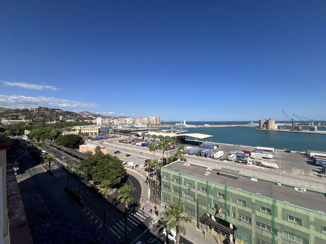 Ático con vistas al puerto en Málaga