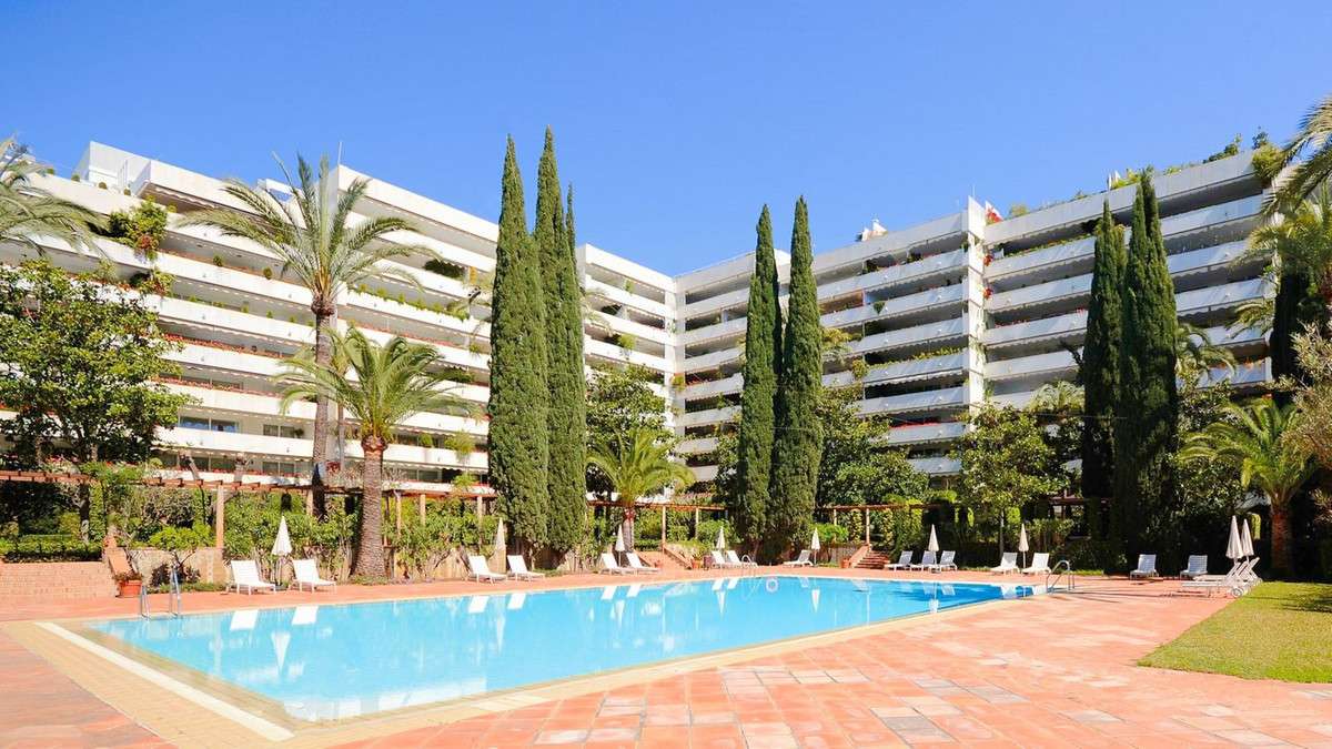 Middle Floor Apartment of 3 bedrooms in Marbella