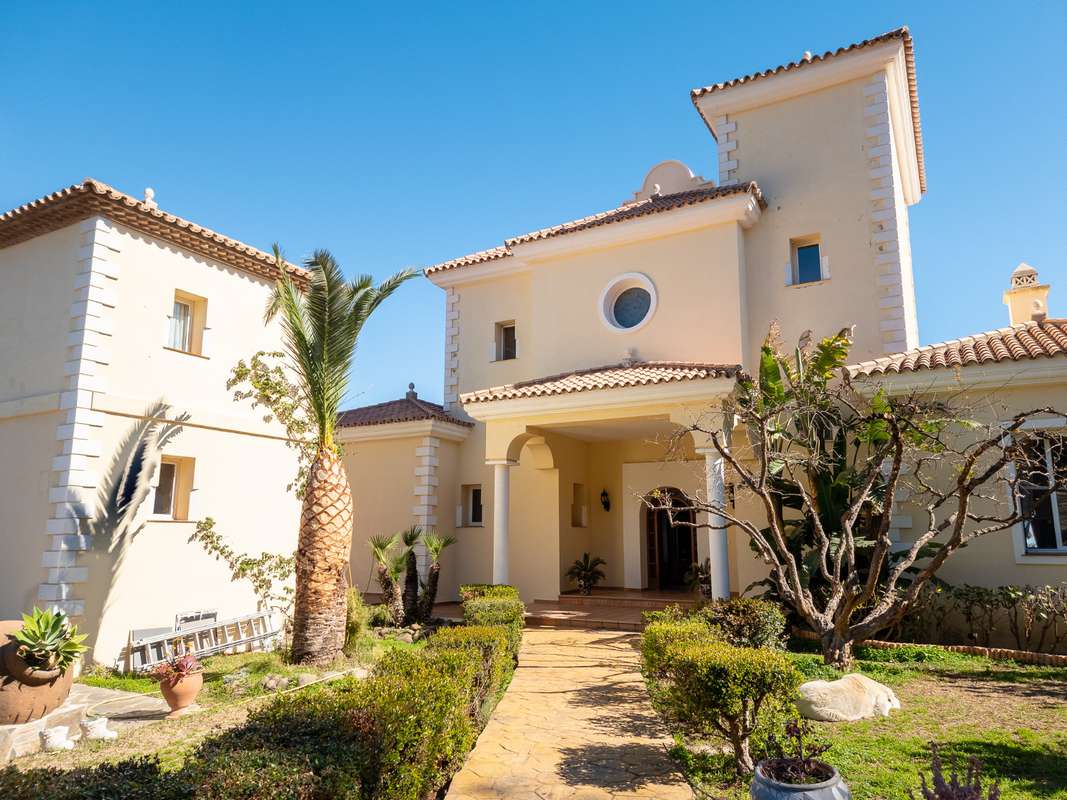 Detached Villa of 7 bedrooms