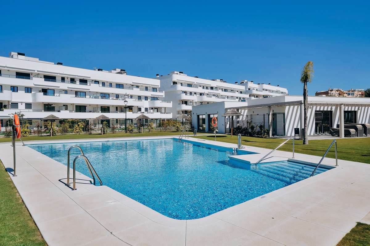 Apartment with garden in Estepona