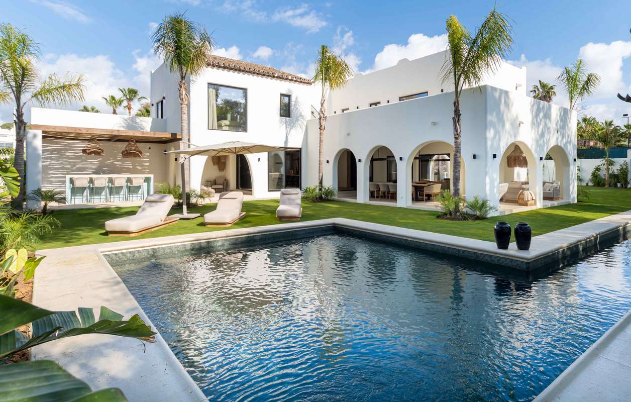 Detached Villa of 6 bedrooms