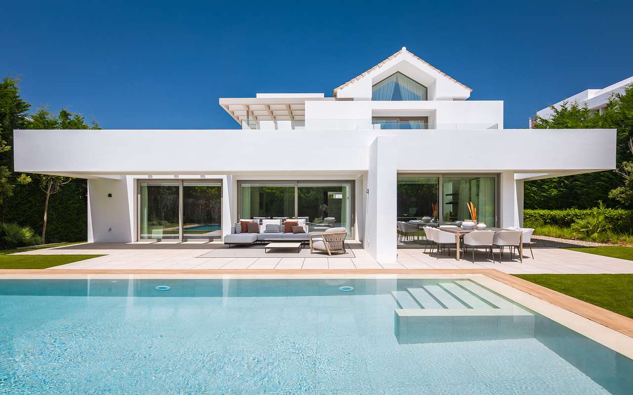 Villa con cocina de diseño en Estepona