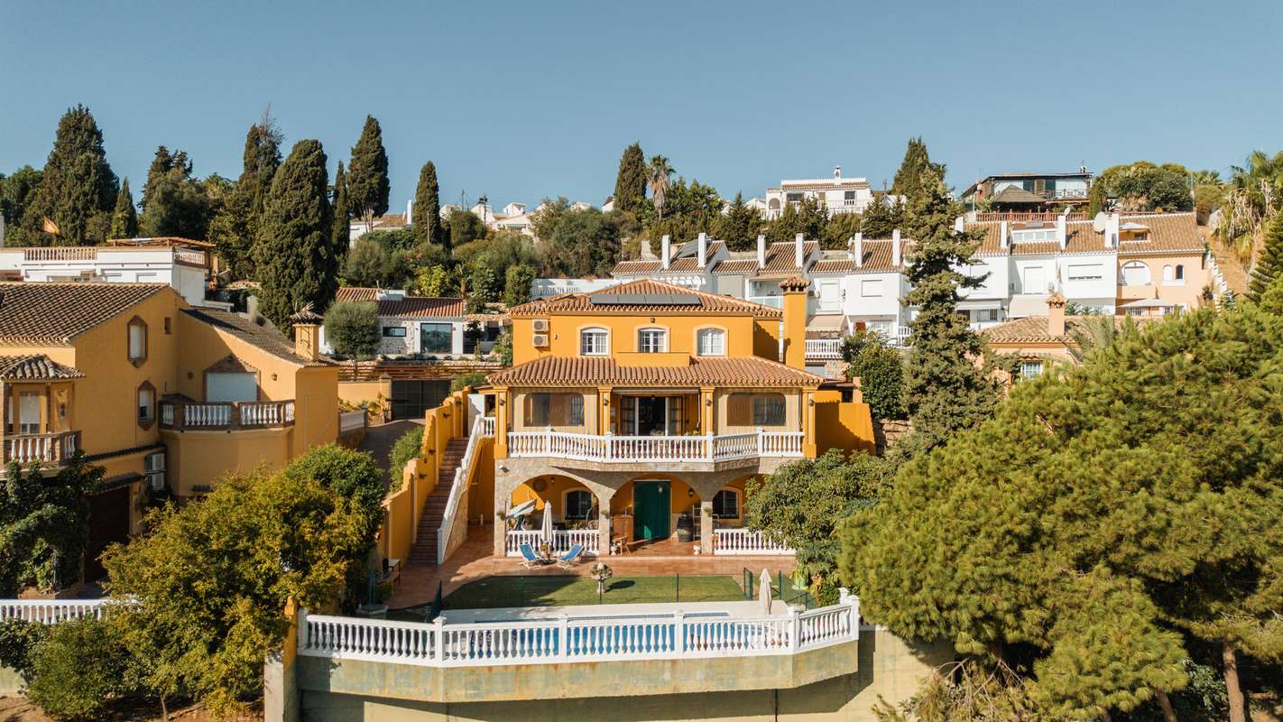Detached Villa of 5 bedrooms