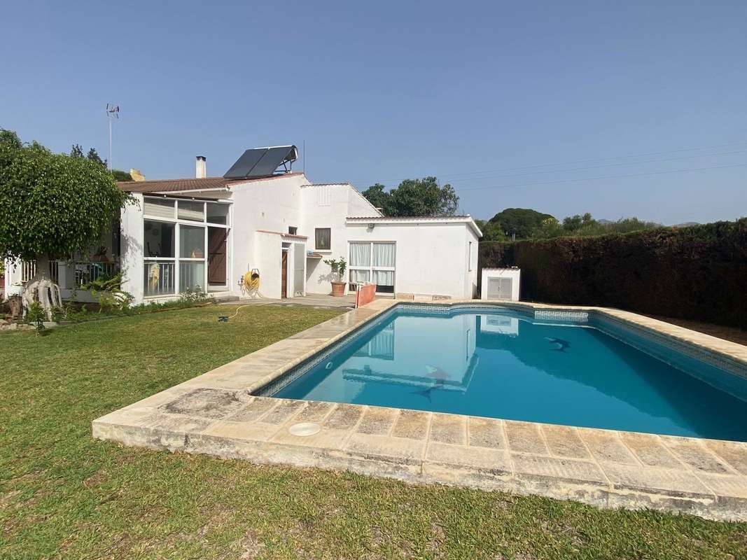 Detached Villa of 5 bedrooms in Estepona