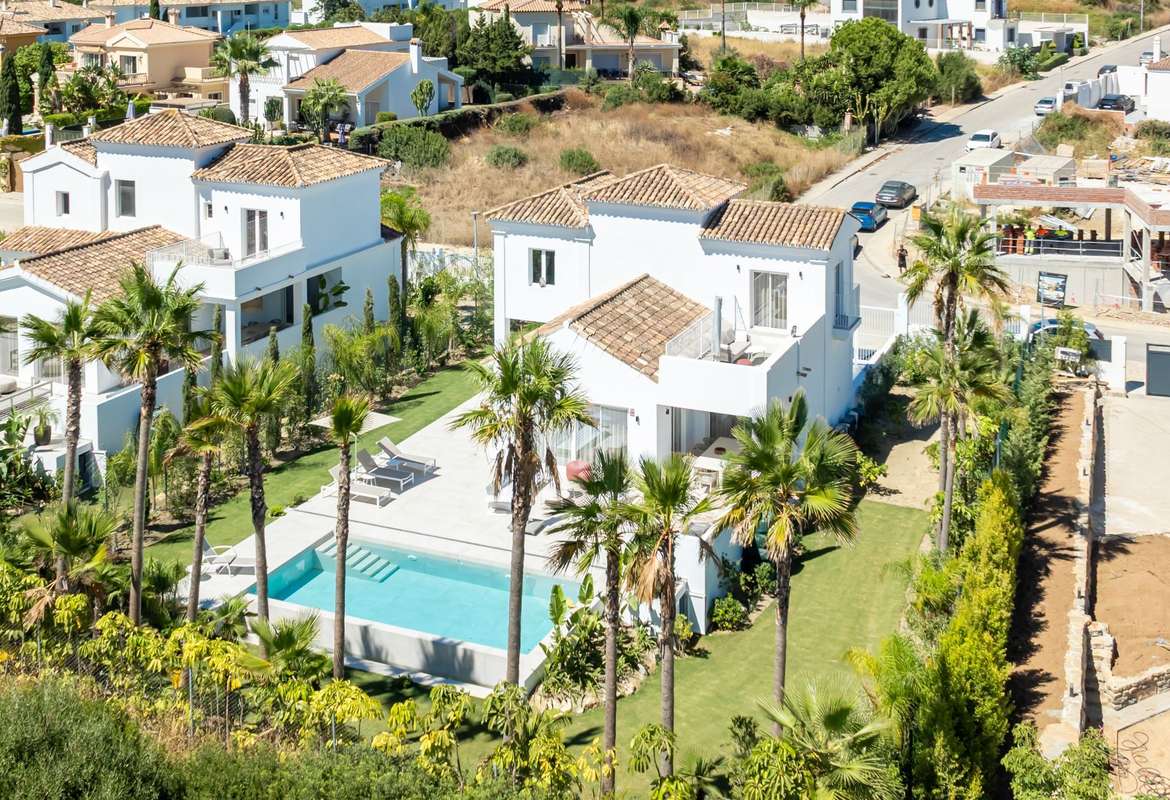 Luxury Newly Built Villa in Casares Costa with Private Pool, Near Finca Cortesín golf and very close to beach