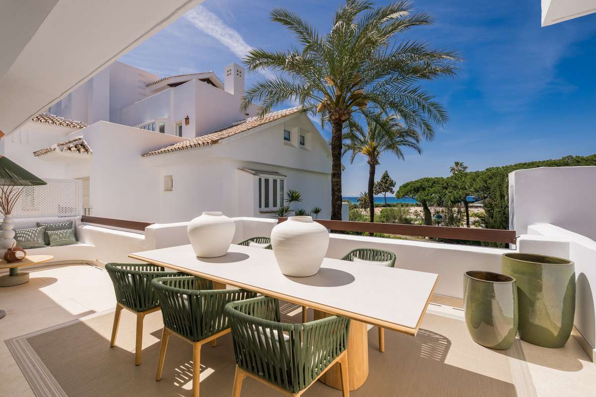 Beachfront apartment in Marbella