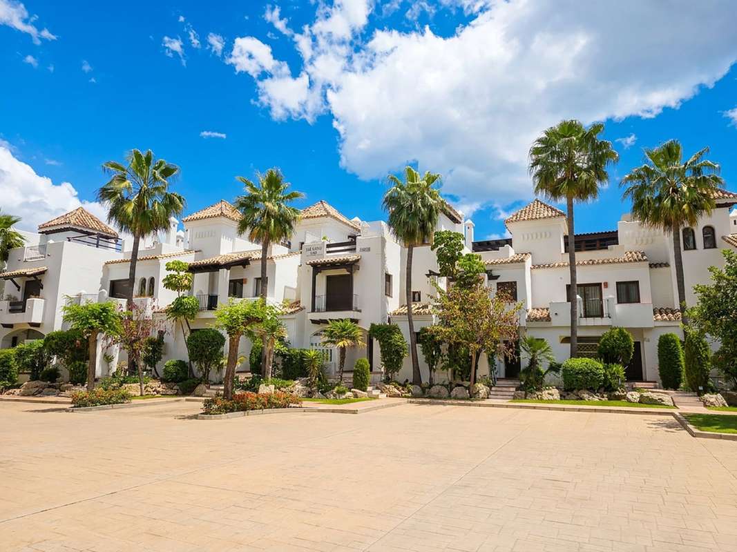 Townhouse with sea views in Benahavís
