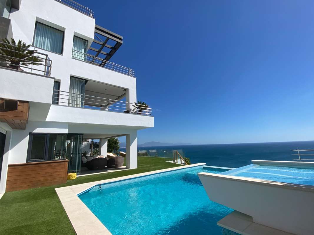 Spectacular Clifftop Villa with Panoramic  Sea Views from all corner