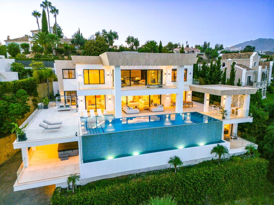 Detached Villa of 7 bedrooms