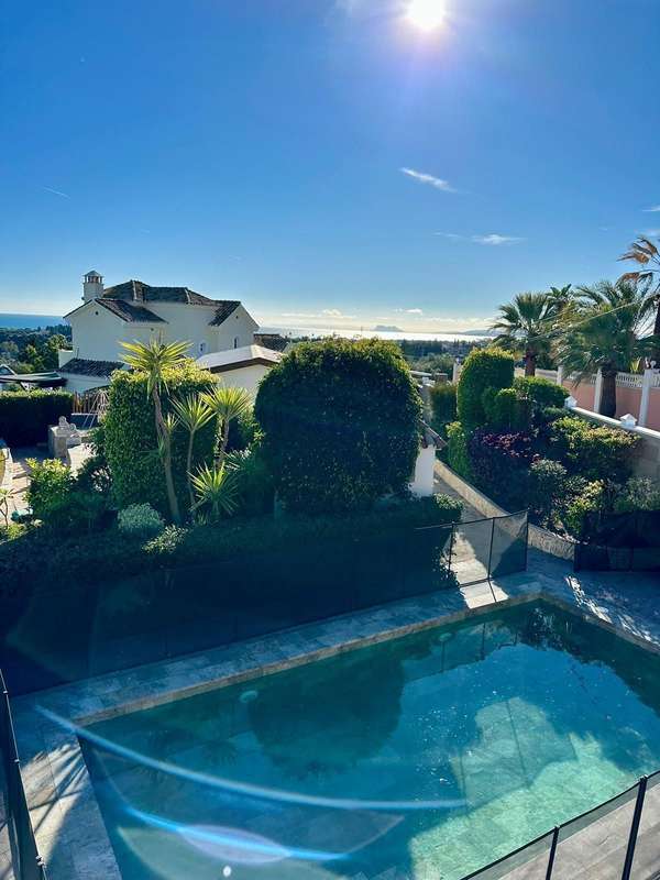 Villa with sea views in Estepona