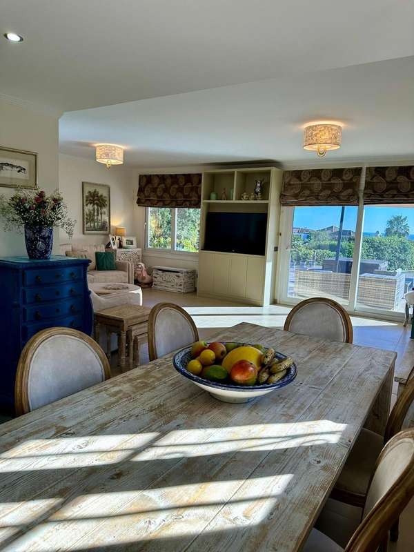Detached Villa of 6 bedrooms