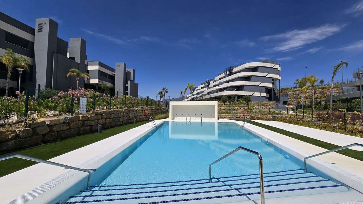 Apartamento con piscina en Estepona