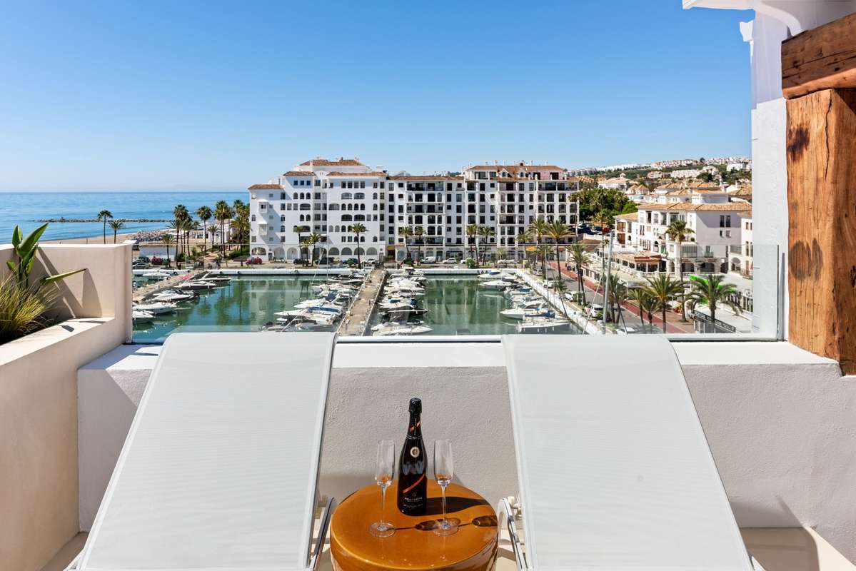 Stunning penthouse with unbeatable views to Duqesa Marina and sea