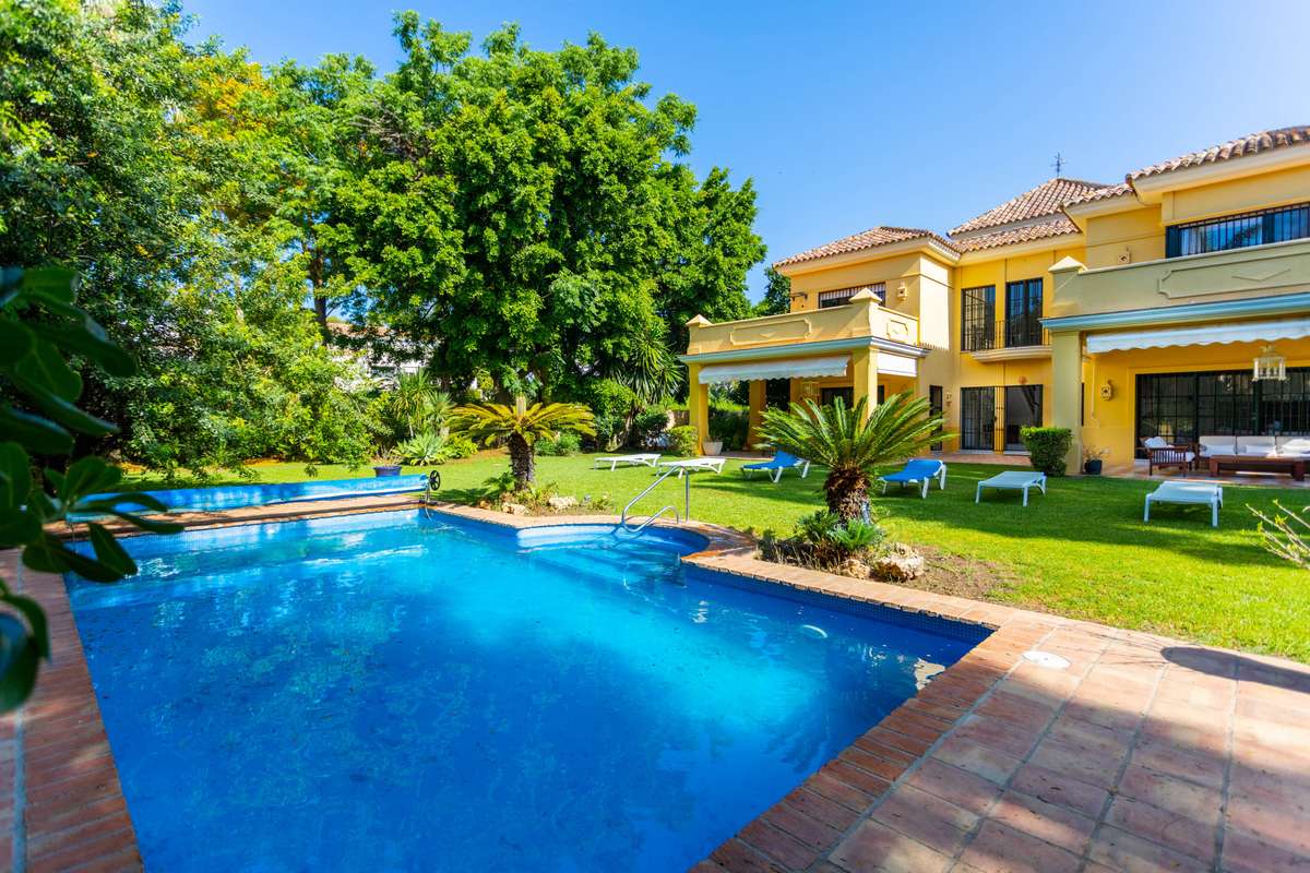 Villa cerca de la playa en Estepona