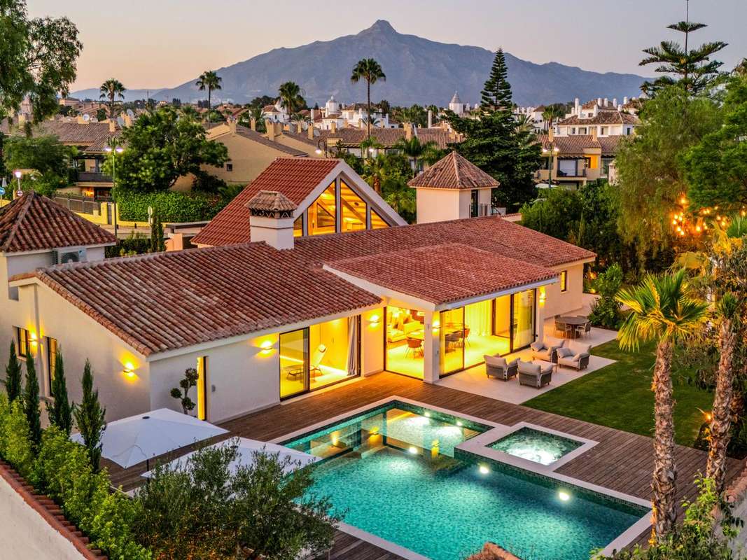 Detached Villa of 5 bedrooms