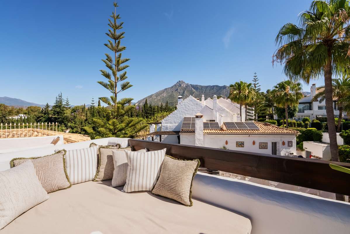 Adosado con vistas a la montaña en Marbella