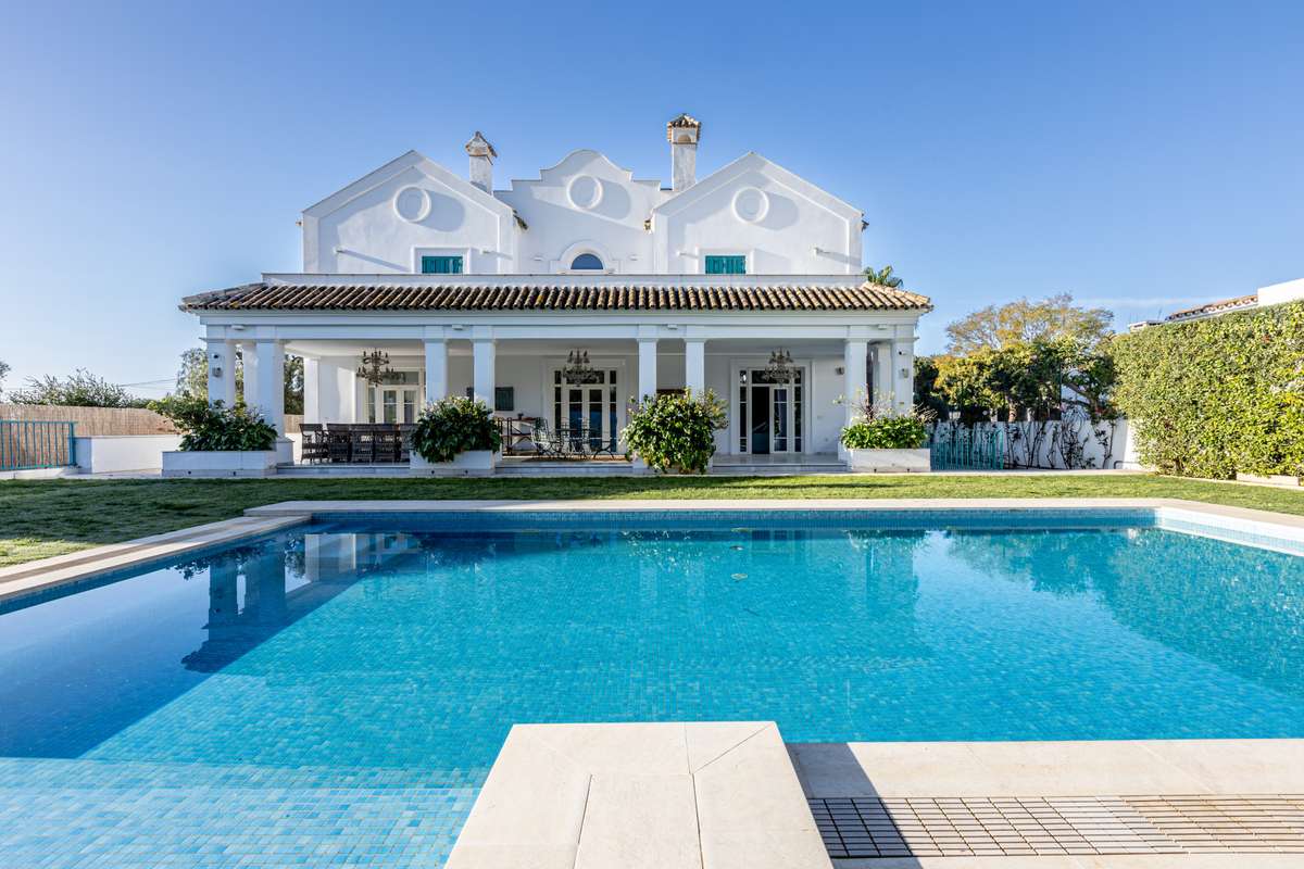Villa of 13 bedrooms in Marbella