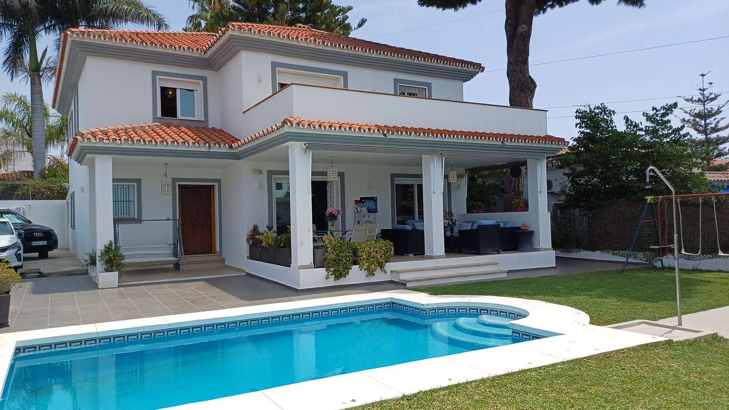 Townhouse with pool in Marbella