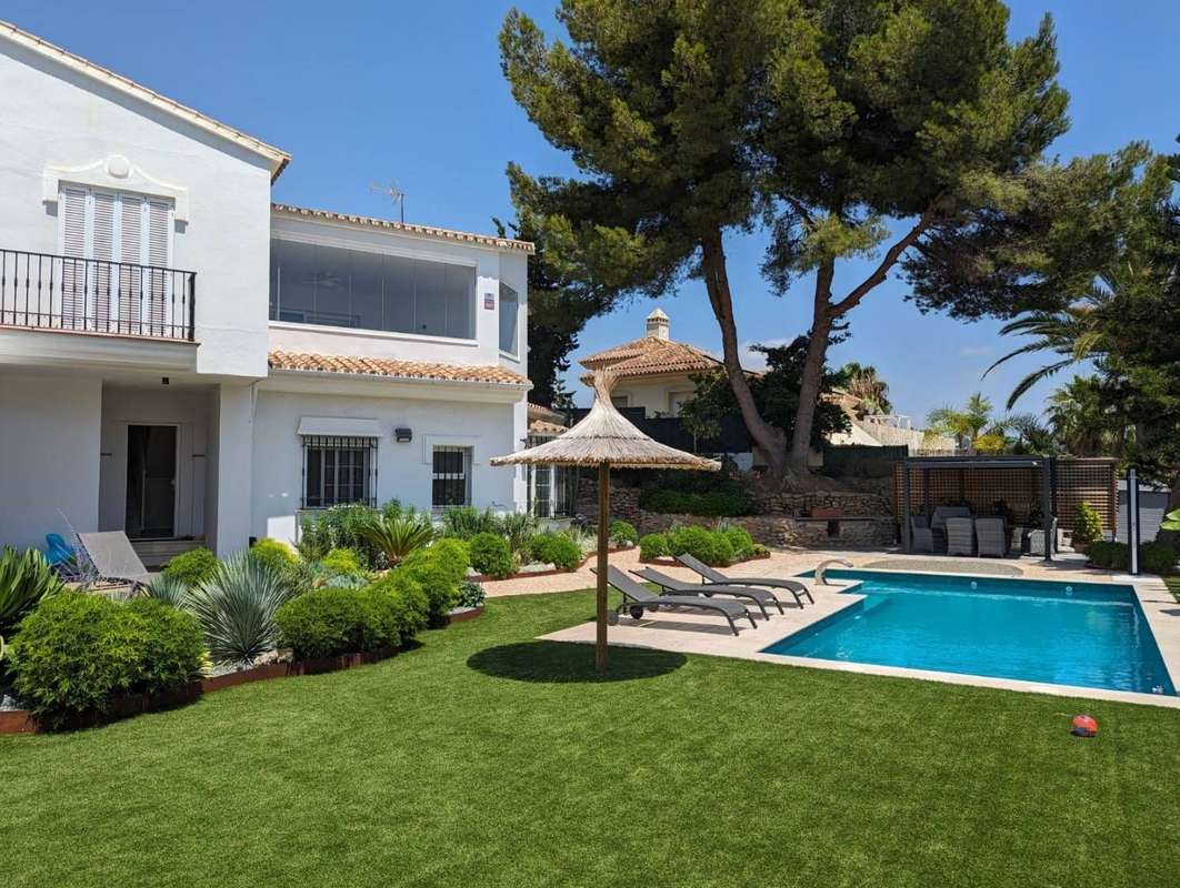 Detached Villa of 5 bedrooms