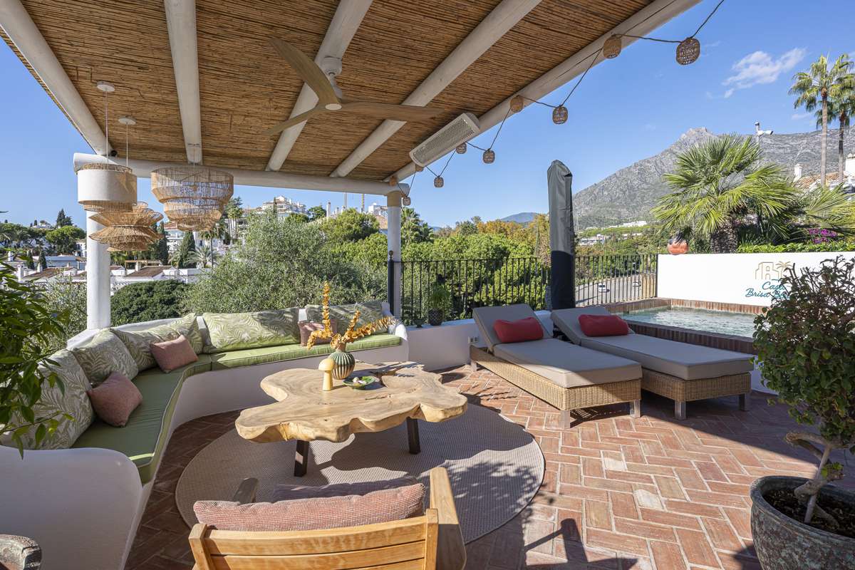 Townhouse with sea view in Marbella