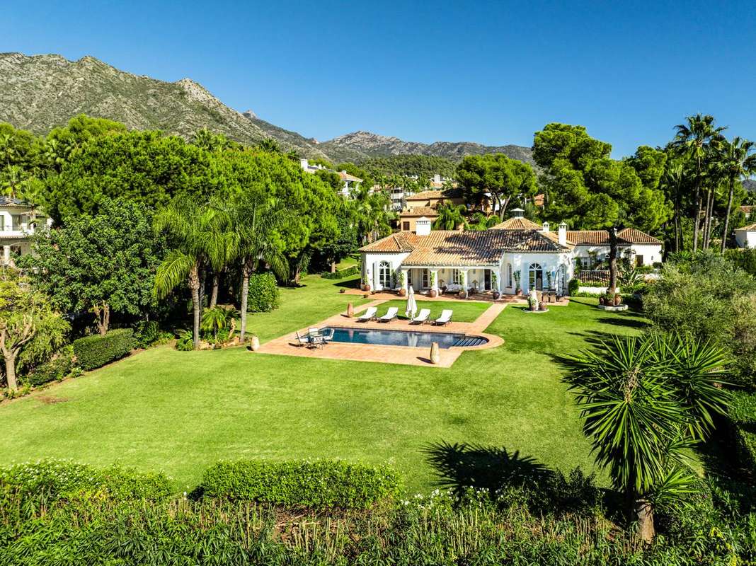 Detached Villa of 7 bedrooms