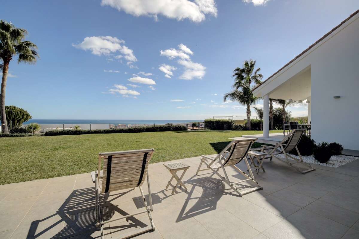 Detached Villa of 6 bedrooms