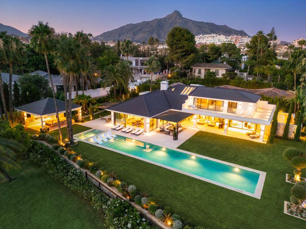 Detached Villa of 7 bedrooms