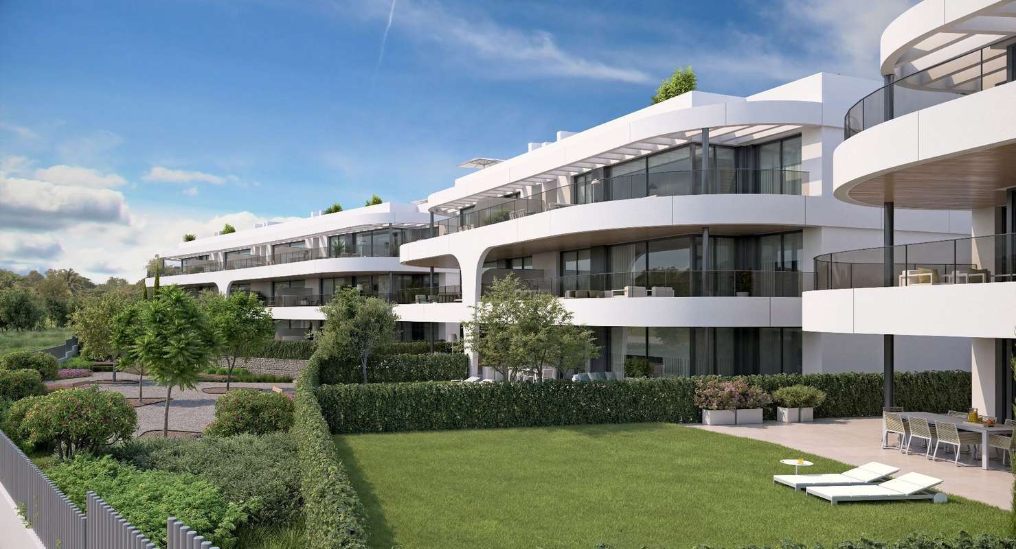 Apartment with private garden in Estepona