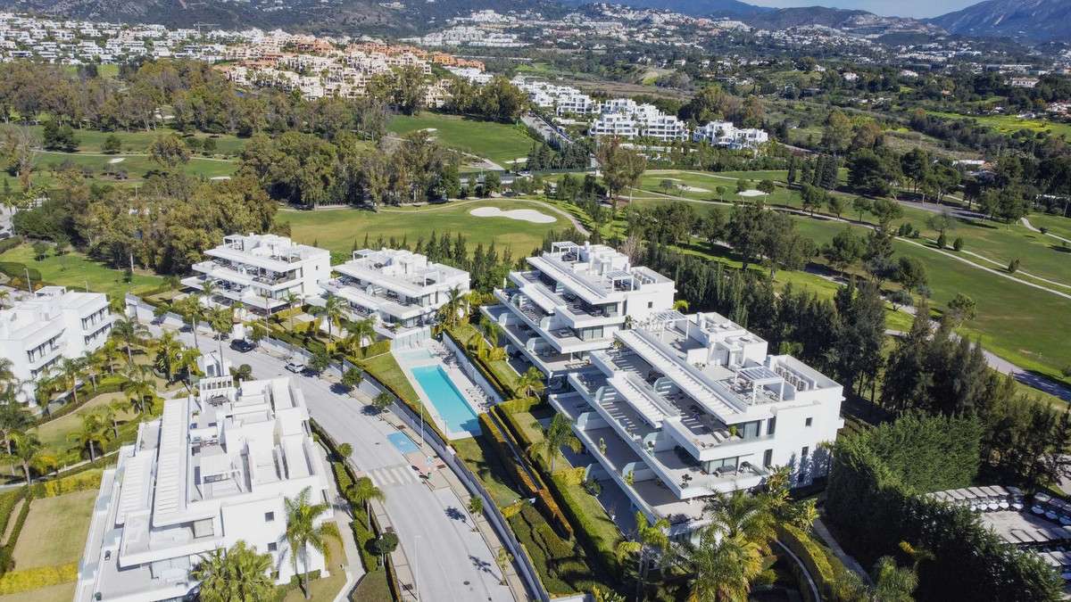 Middle Floor Apartment of 3 bedrooms in New Golden Mile