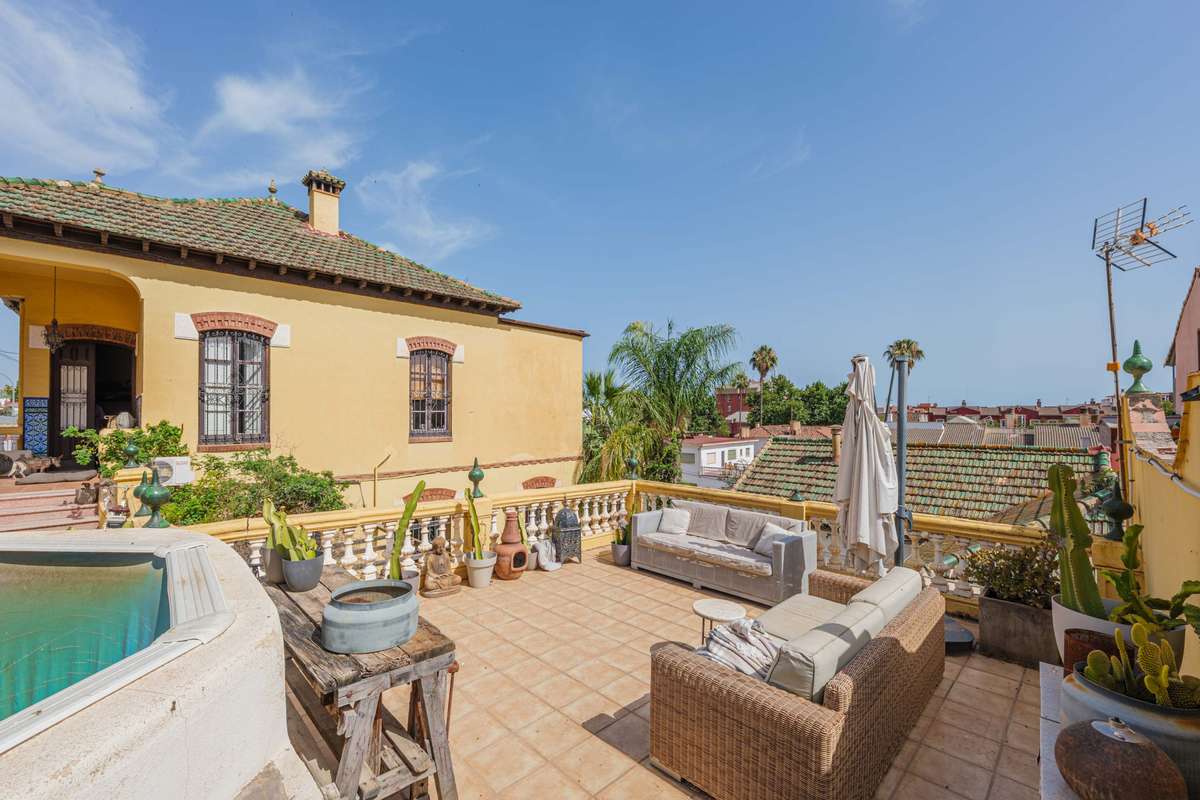 Detached Villa of 7 bedrooms