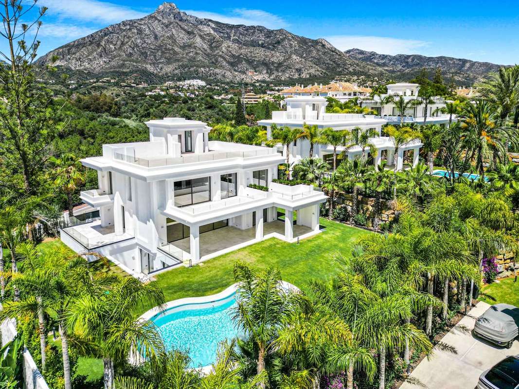 Detached Villa of 6 bedrooms