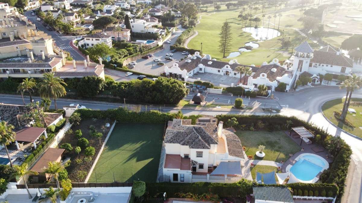 Villa en campo de golf en Marbella