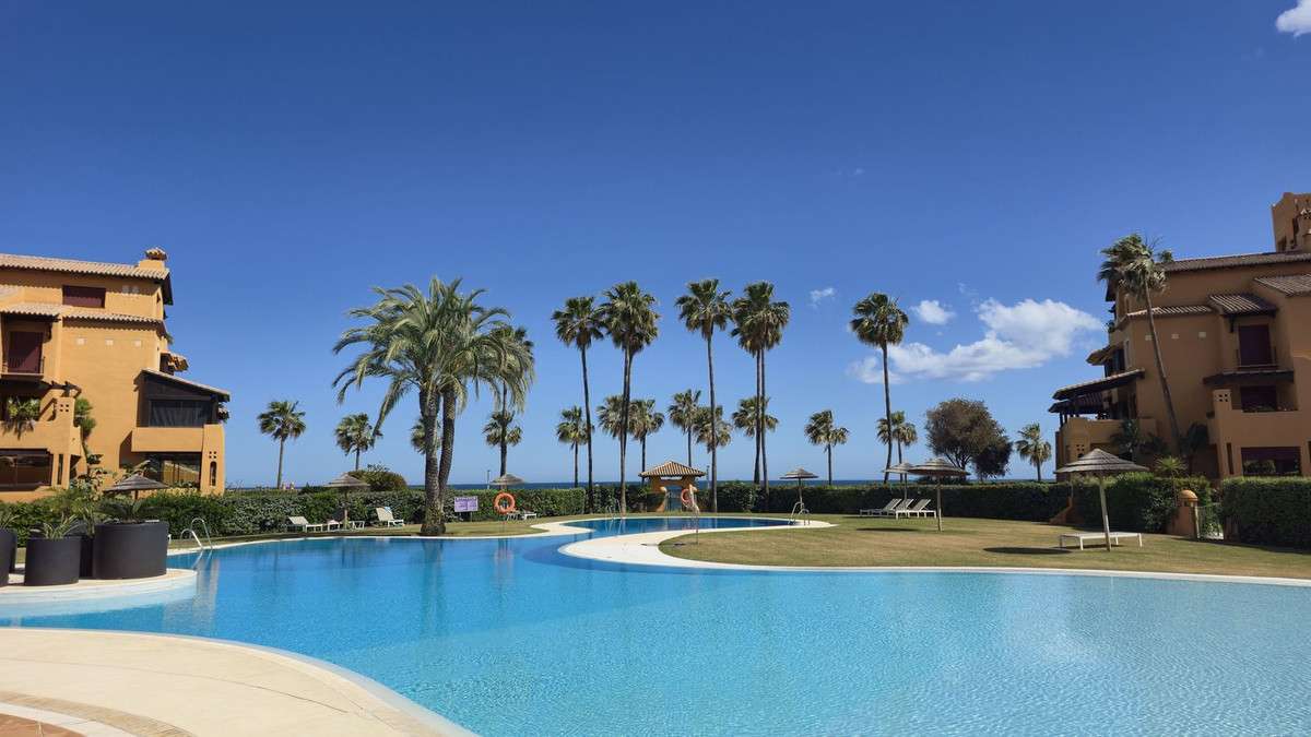 Apartamento en primera línea de playa en Estepona