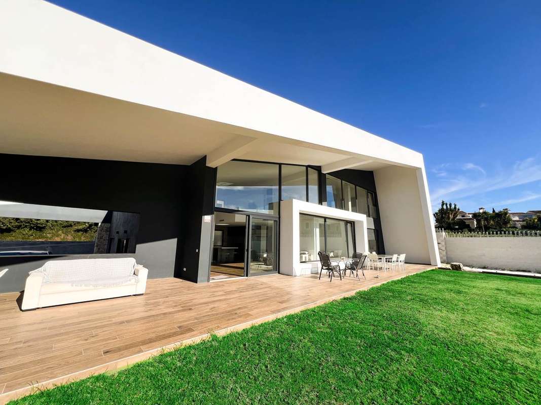Detached Villa of 3 bedrooms