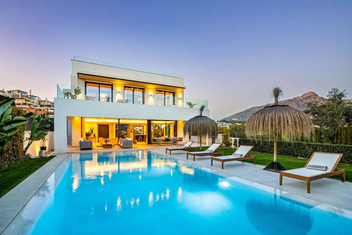 Detached Villa of 5 bedrooms