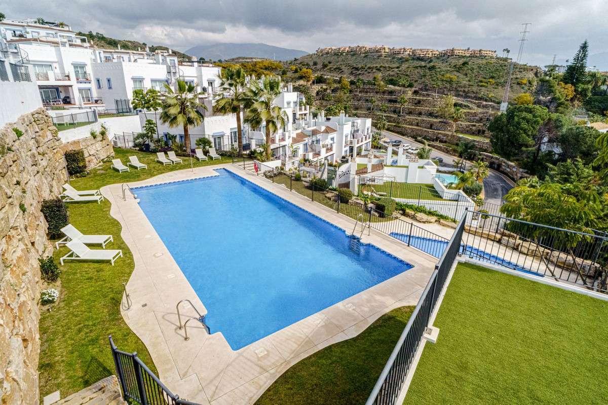 Apartamento con piscinas en Benahavís