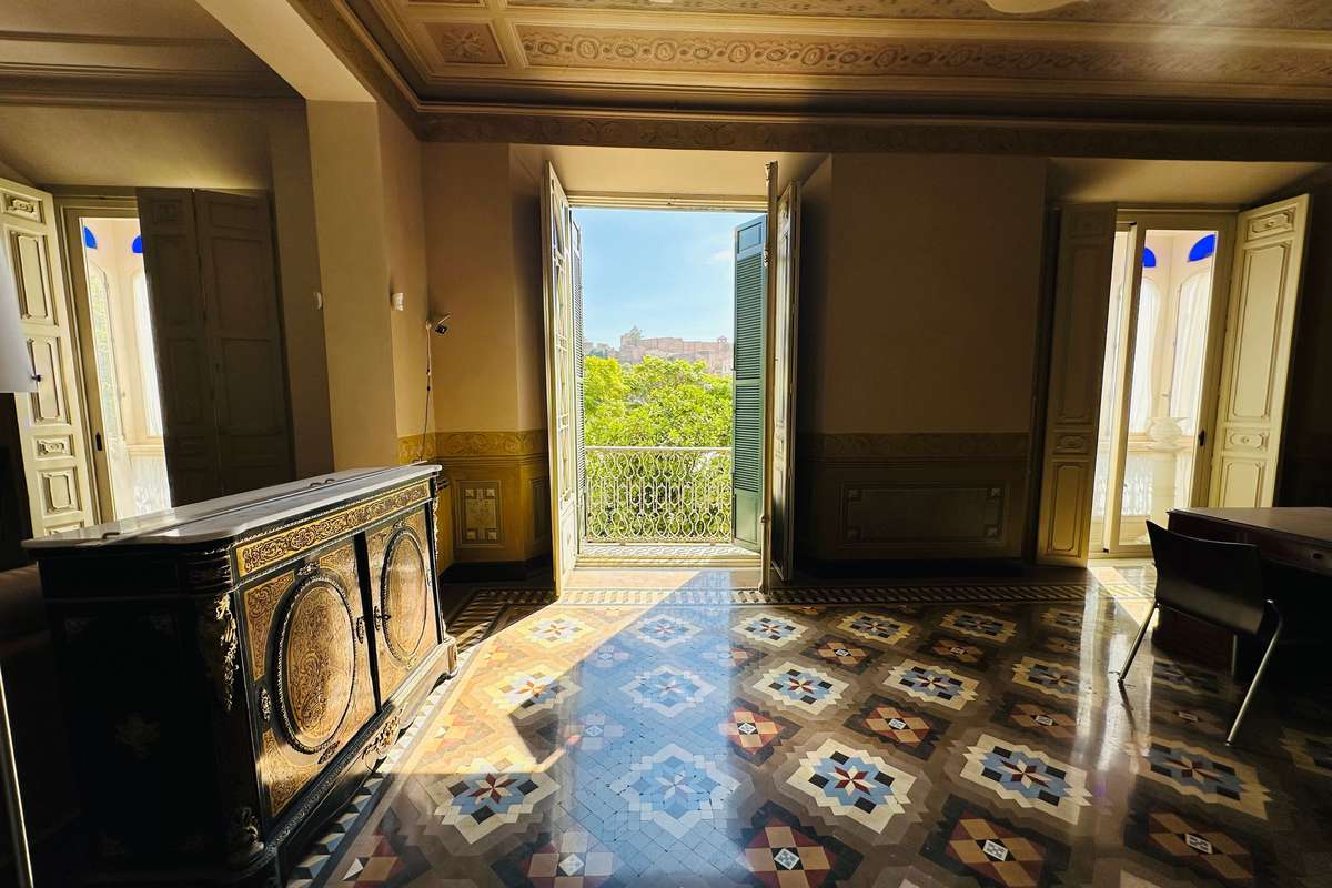 Apartment overlooking the square in Malaga