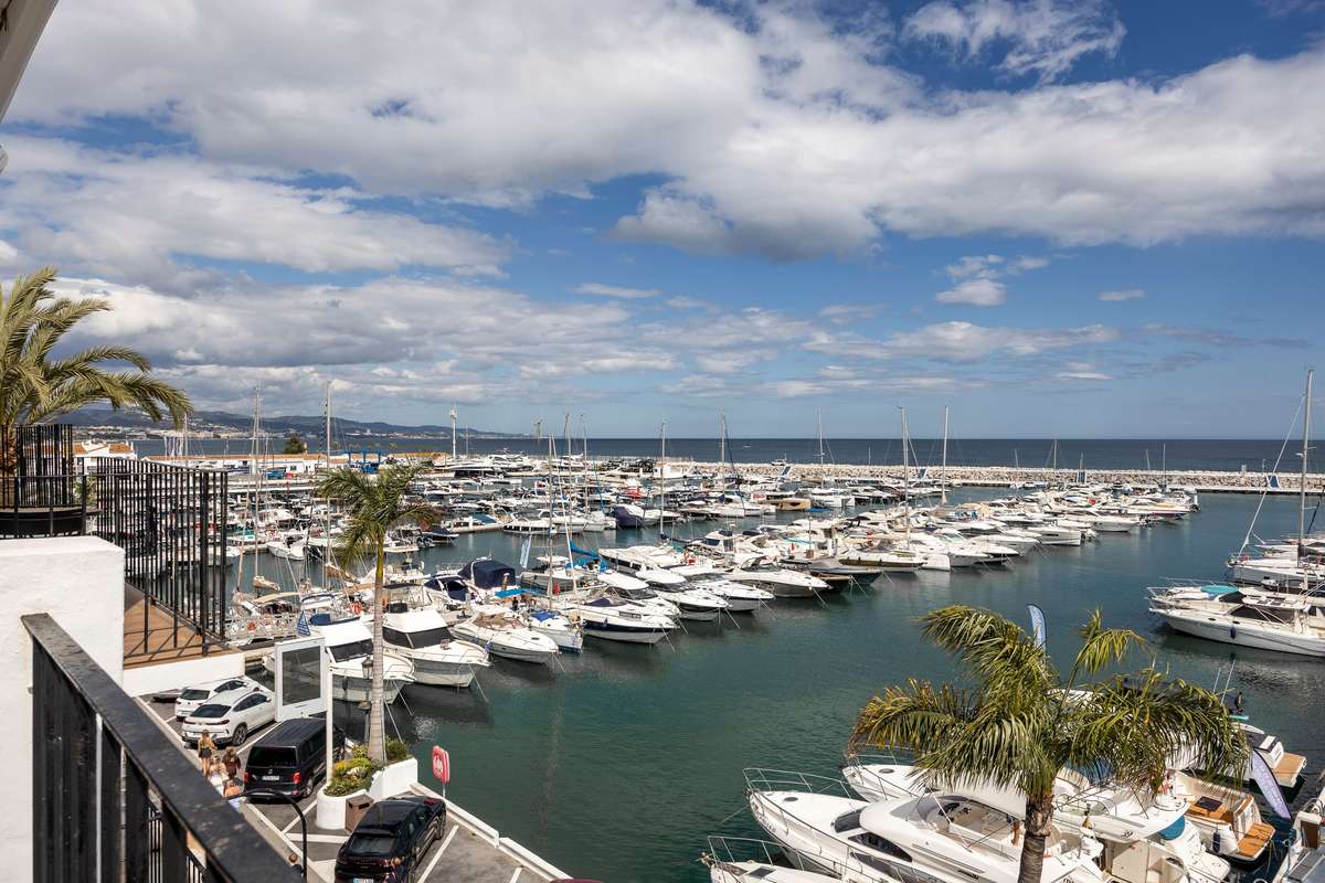 Penthouse with marina view in Marbella