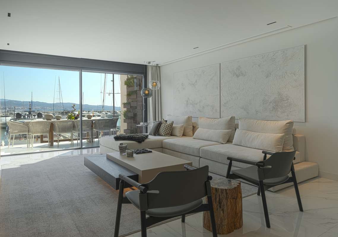 Beachfront apartment in Marbella