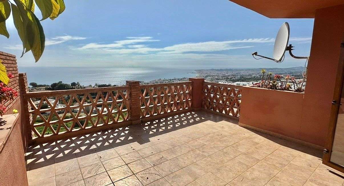 Apartment with sea view in Benalmádena
