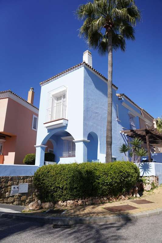 Townhouse in a community in Marbella